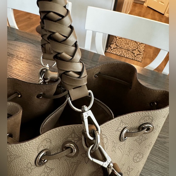 Authentic Louis Vuitton Purse - Picture 6 of 7